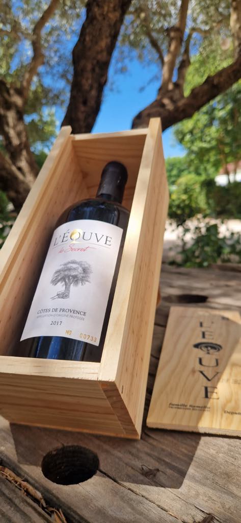 Bouteille de vin bio Côtes de Provence produite par L’Éouve à La Motte